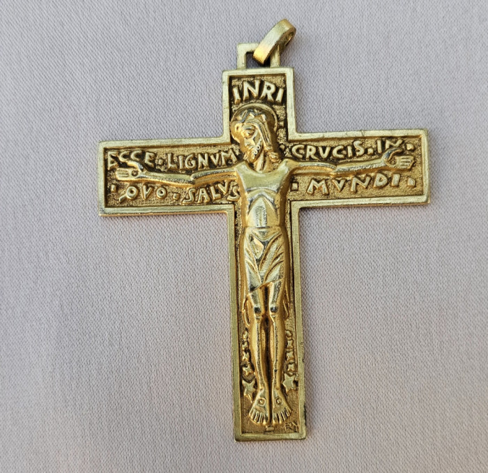 CRUCIFIX PANDANTIV VINTAGE MARE DIN METAL AURIU