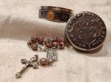 Set CUTIE ROZAR cu FECIOARA MARIA 1900 si ROZAR CLOISONNE de colectie UNIC super