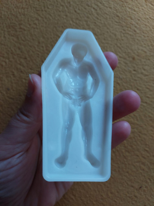 Matrita, forma de plastic pentru turnat figurina ADAM (barbat gol cu frunza)