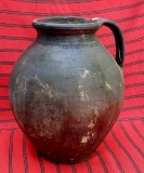 Vas (7) de 9 litri din lut negru de Marginea pentru ulei ceramica veche 100 ani