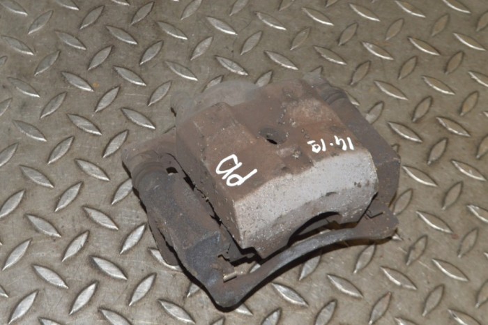 Etrier de fr&acirc;nă dreapta față TOYOTA PRIUS _W3_ 2011 14132373