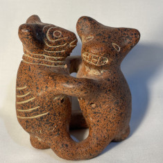 Doua mamifere sculptate in teracota, arta mexicana, sfarsit de secol 20