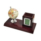 Set pentru birou cu glob păm&acirc;ntesc &ndash; Lemn roșu lăcuit, ceas quartz, suport