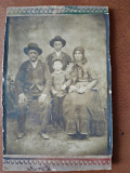 Fotografie tip CDV, familie din comuna Rosiori, 1928