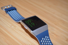 Fitbit Ionic Adidas Edition Blue/Ice foto