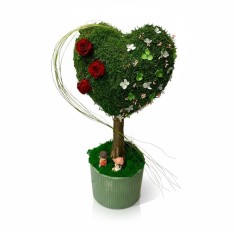 Pom decorativ in forma de inima cu muschi stabilizat si trandafiri criogenati, 50 cm