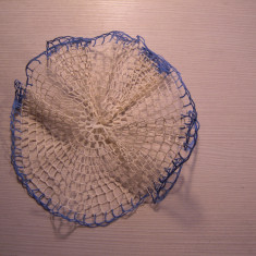 Macrame (mileu) cu margine dantelata albastra (2) cu diametru de 34 cm