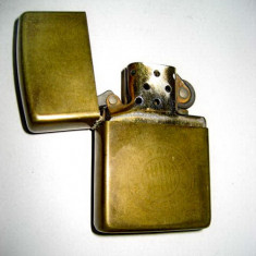 A252-Bricheta Zippo Bradford USA F.C. Bayern Munchen E.V. ZIPPO MFG & Co.