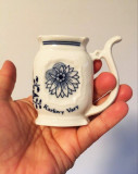 *Canita ceainic de portelan Karlovy Vary Cehia, deosebita, 6,5 cm