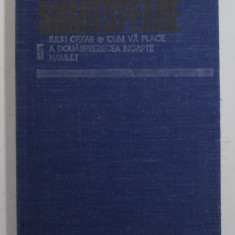 OPERE COMPLETE , ( IULIU CEZAR , CUM VA PLACE , A DOUASPREZECEA NOAPTE , HAMLET ) , VOLUMUL V de WILLIAM SHAKESPEARE , 1986