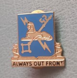 QW9 N5 93 - insigna - tematica militara - Always out front - Armata USA, America de Nord