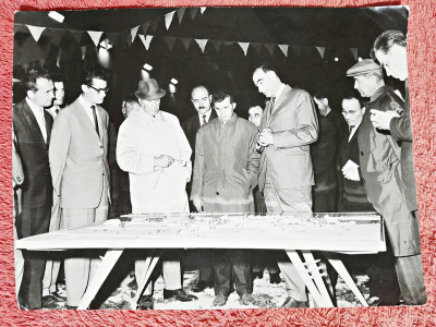 Fotografie, Nicolae Ceausescu in vizita de lucru la santierul naval Galati foto