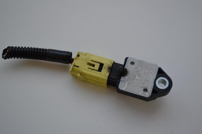 Senzor de impact dreapta față LEXUS IS II GSE2_, ALE2_, USE2_ 2007 OEM: 89831-0W040 | 1521453