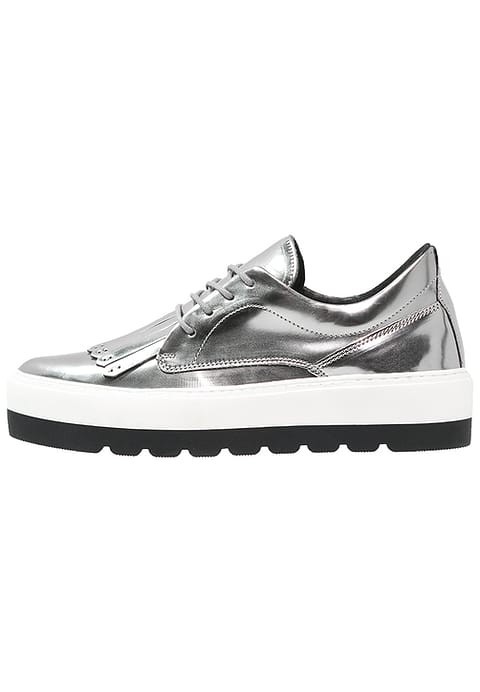 CH2580-6 Pantofi smart din piele, cu aspect metalic, accesorizati cu franjuri