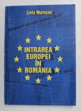 INTRAREA EUROPEI IN ROMANIA de LIVIU MURESAN , 2001 , DEDICATIE *