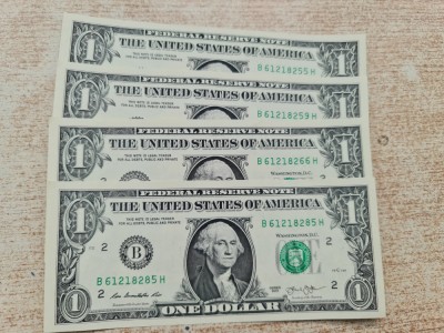 4 Dollari UNC - serii apropiate. 2013 foto
