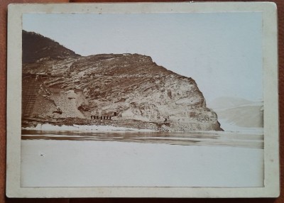 Fotografie pe carton, Romania, in excursie la cariera de piatra, periopada interbelica foto