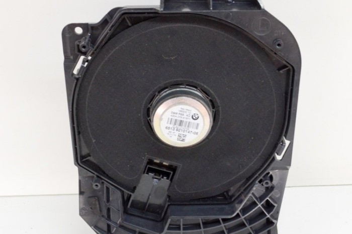 Subwoofer podea st&acirc;nga BMW 3 F30, F80 2015 OEM: 9210147,430407861871 14428888