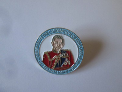 Insigna comemorativa colectie editie limitata incoronarea regelui Charles,diametrul=25 mm foto