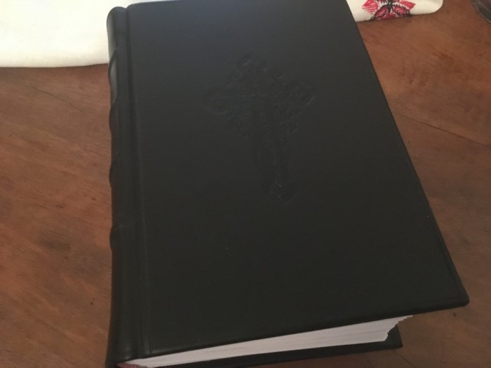 BIBLIA ADICA DUMNEZEEASCA SCRIPTURA 1914. EDITIE LUX FACSIMIL DUPA TEXTUL ORIGINAL, COPERTI PIELE -FILELE CUSUTE MANUAL! 1646 PAG.,FORMAT 22X17X8,5CM.