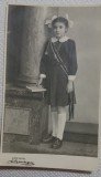 Fotografie tip Carte postala, Fetita cu fundite, clasa III-a primara, perioada interbelica