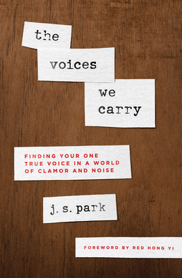 The Voices We Carry: Finding Your One, True Voice in a World of Clamor and Noise foto