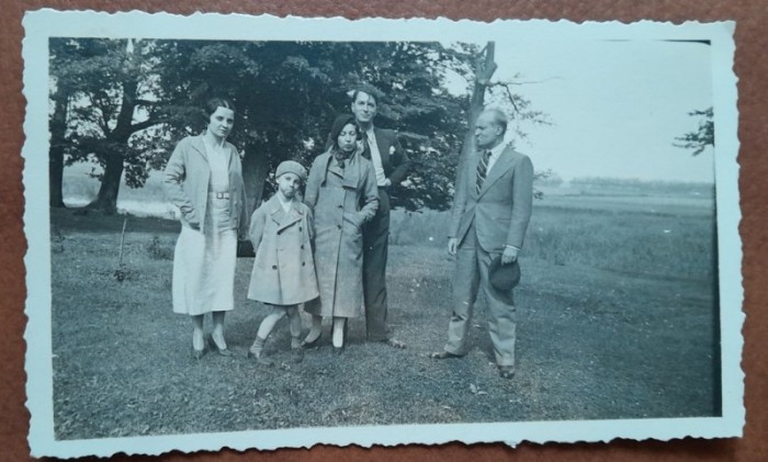 Fotografie, Familia Litarczek la Tiganesti, (baietelul geo,dr. Litarczek) 1934