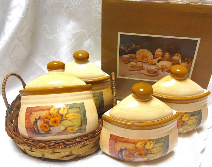 SET 4 DOZE CONDIMENTE DIN CERAMICA GLAZURATA KASEMI IN COS IMPLETIT