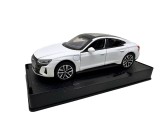 Macheta Audi e-tron GT alb 1:32 metal die-cast lumini si sunete usi capota si portbagaj functionale