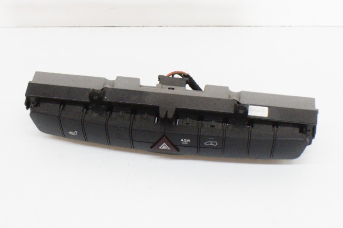 Panou de butoane VW CRAFTER 30-50 Flatbed 2F_ 2011 OEM: HVW9068700410,A9064420023,A9068702010,3368650100 | 11571816