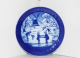 Cumpara ieftin Farfurie de perete din porțelan, basorelief, colecție Christmas Plate - 1989 - design Svend Vestergaard, marcaj Royal Copenhagen Danemarca