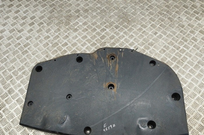 Scut motor central spate MASERATI GHIBLI M157 2022 OEM: 670181064 25693018