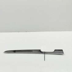 Ornament panou ușă st&acirc;nga spate JEEP GRAND CHEROKEE IV WK, WK2 2015 OEM: 5PS39DX9AA,K5PS39DX9AA 32738969