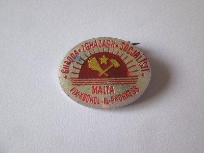Rară! Insignă colecție Malta:Partidul Socialist anii 70 foto