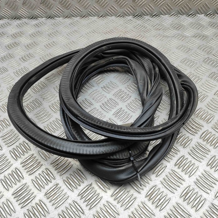 Garnitura ușă dreapta spate VW TAYRON R41 2024 OEM: 57L867913