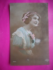 HOPCT 12132 ANUL 1918 -FELICITARE VECHE -FEMEI FRUMOASE -FRANTA -EUROPA - -ROMANTICA- -CIRCULATA