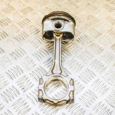 Piston LEXUS IS III _E3_ 2014 OEM: 13211-36050-A0,13201-39225-A0,13211-36050-A0,13201-39225-A0 foto