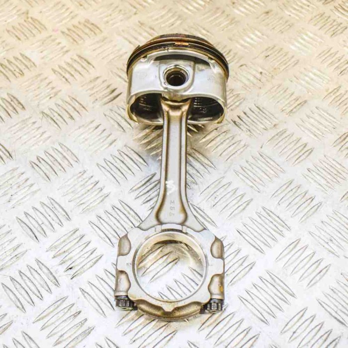 Piston LEXUS IS III _E3_ 2014 OEM: 13211-36050-A0,13201-39225-A0,13211-36050-A0,13201-39225-A0