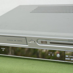 Video recorder combo VHS cu DVD Grundig GDR 6460 DEFECT