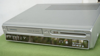 Video recorder combo VHS cu DVD Grundig GDR 6460 DEFECT foto