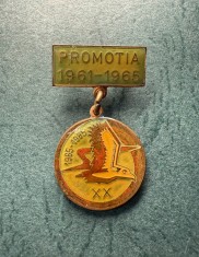 Insigna promotia 1961-1965 aniversara 1965-1985 20 ani Scoala militara