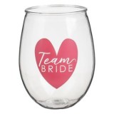 Pahar scurt din plastic transparent cu inimă fucsia și imprimare Team Bride, 470 ml, CMCLASS