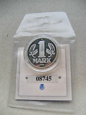 A186-UNC-Moneda 1 Marca DDR 1980 aniversare 1949-1990. foto