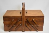 Cutie pentru accesorii de cusut - tip acordeon / Sewing box - lemn - anii 1950