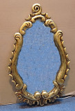 Oglinda aurita din lemn sculptat