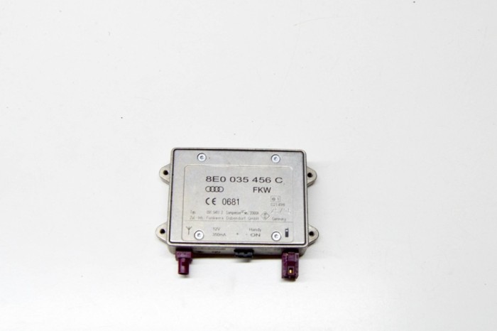Amplificator de antena AUDI A6 Avant 4F5, C6 2007 OEM: 8E0035456C 17147441