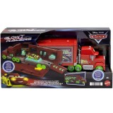 Set Masinute Mattel Disney Auta, Transporter Maniek, luminoase in intuneric, cu rampa, pentru baieti, de la 3 ani