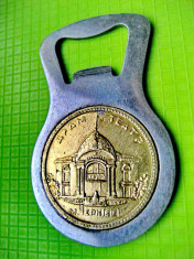 10069-Desfacator bere sovietic 1944 metal aurit. Marimi: 7 cm, diam. 4.5 cm. foto