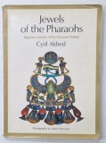 JEWELS OF THE PHARAOHS , EGYPTIAM JEWELRY OF THE DYNASTIC PERIOD by CYRIL ALDRED and ALBERT SHOUCAIR , 1978