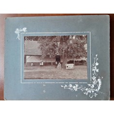 Fotografie pe carton, casa la tara, perioada interbelica